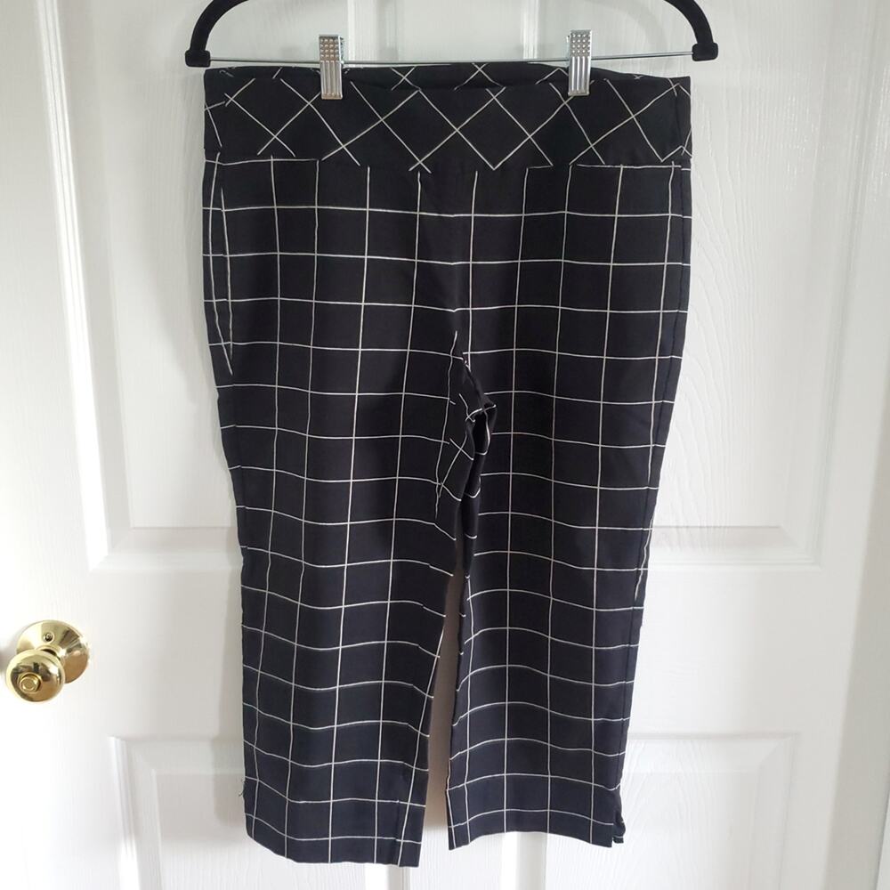 Roz & Ali Black and White Checkered Capris. Size 10. #GR
